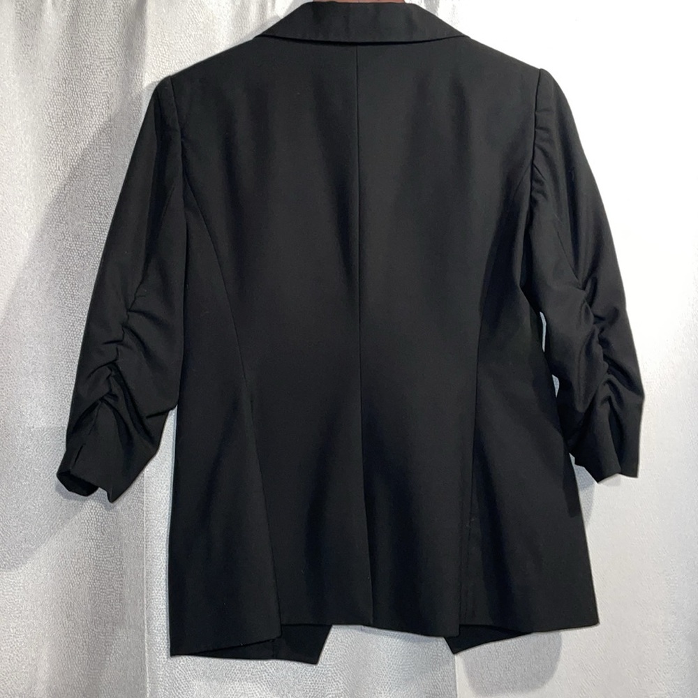 Women’s Blazer - Picture 2 of 6